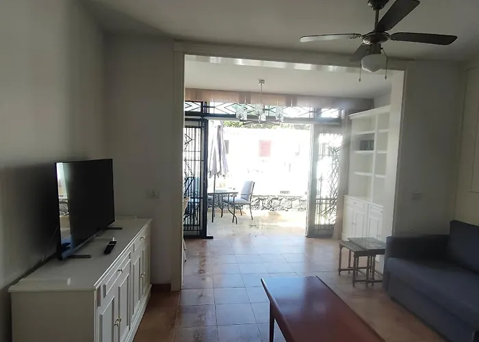 Apartamento Quiet Duplex Close To The *